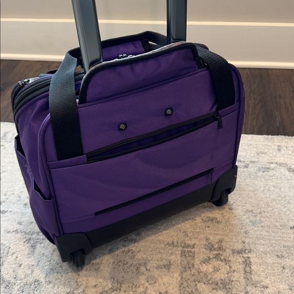 Delsey Paris Purple Carry On Roller Bag NWOT - Picture 2 of 11